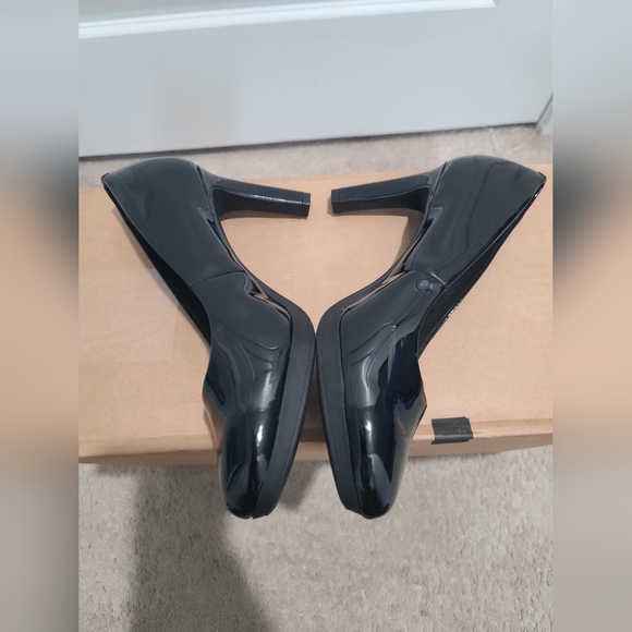 Clarks Collection - Picture 2 of 4